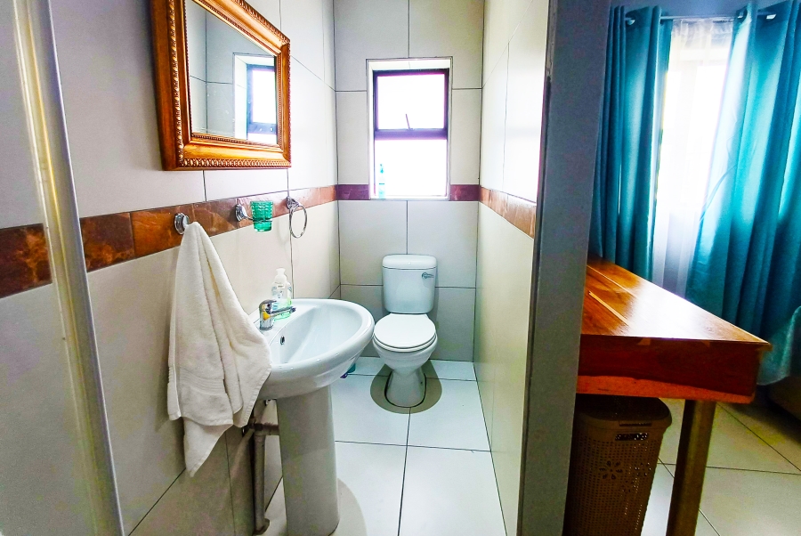 7 Bedroom Property for Sale in Kleinmond Western Cape